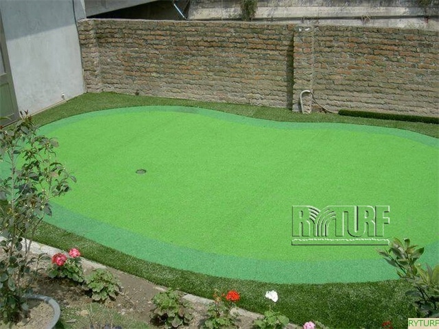 Artificial turf golf putting green